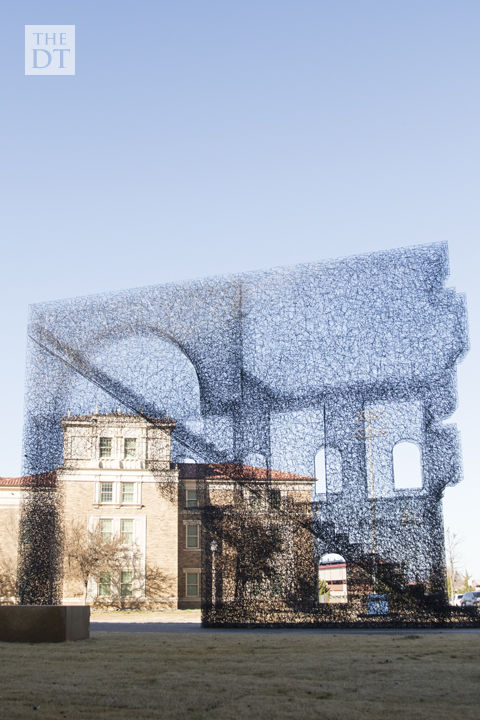 Wire Art Piece Oblique Intersection